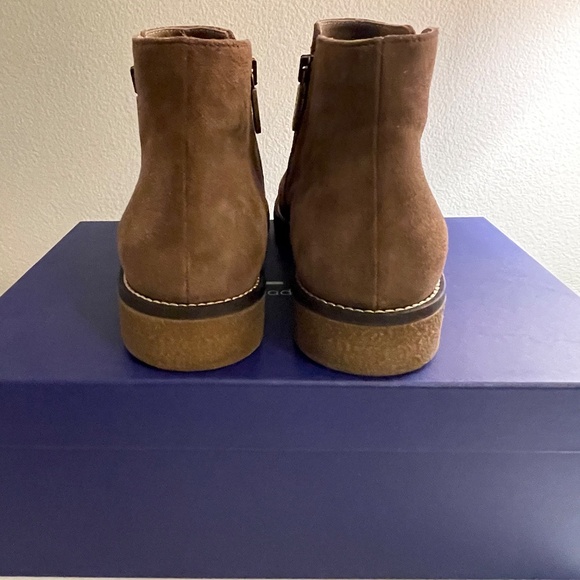 Womans Italeau Booties 7.5, and also 8.0, color Nut - Picture 2 of 5